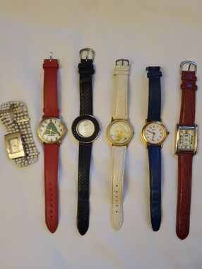 Vintage Women's Wrist Watches Lot Of 6